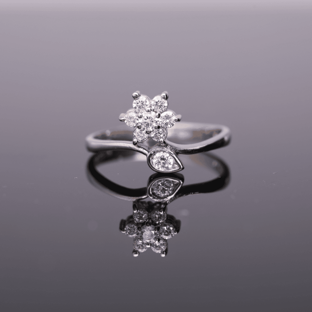 18k White Gold Diamond Ring