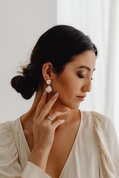 Maedric Jewellery Woman with Earrings